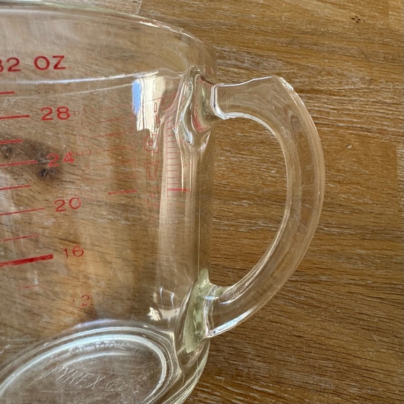 Vintage Pyrex Clear Glass One Quart Measuring Cup with Red Markings - Picture 4 of 7